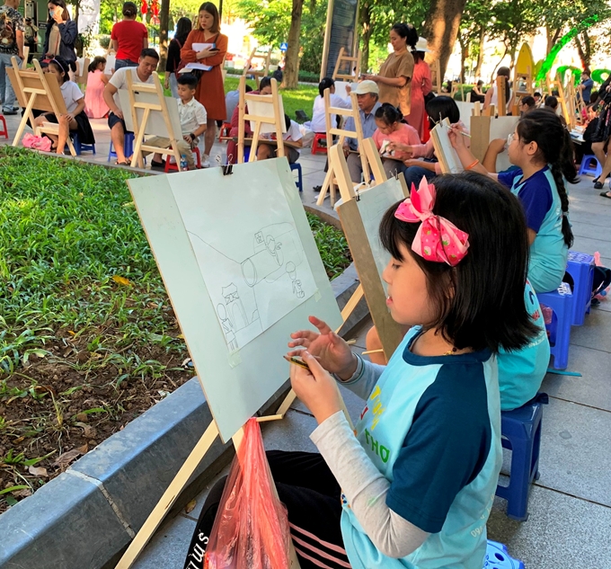 Concours de dessin sur Hanoi-Ville pour la paix