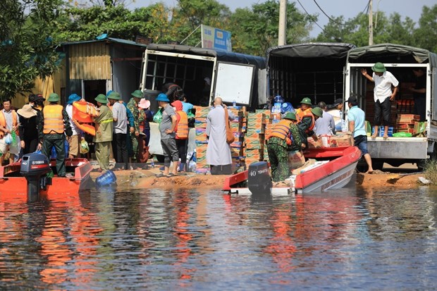 Des Vietnamiens en Ukraine soutiennent les habitants du Centre affectés par les inondations