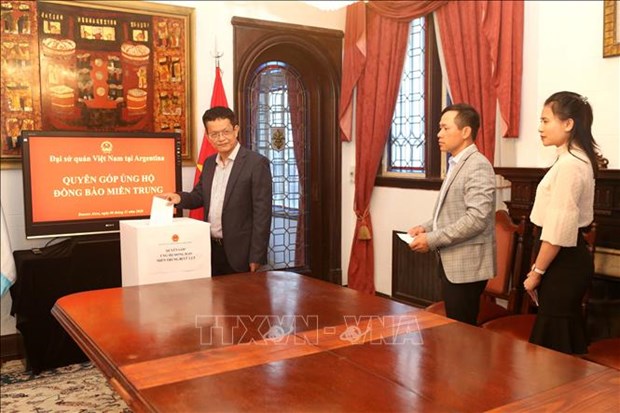 L’ambassade du Vietnam en Argentine aux côtés des sinistrés des crues au Centre