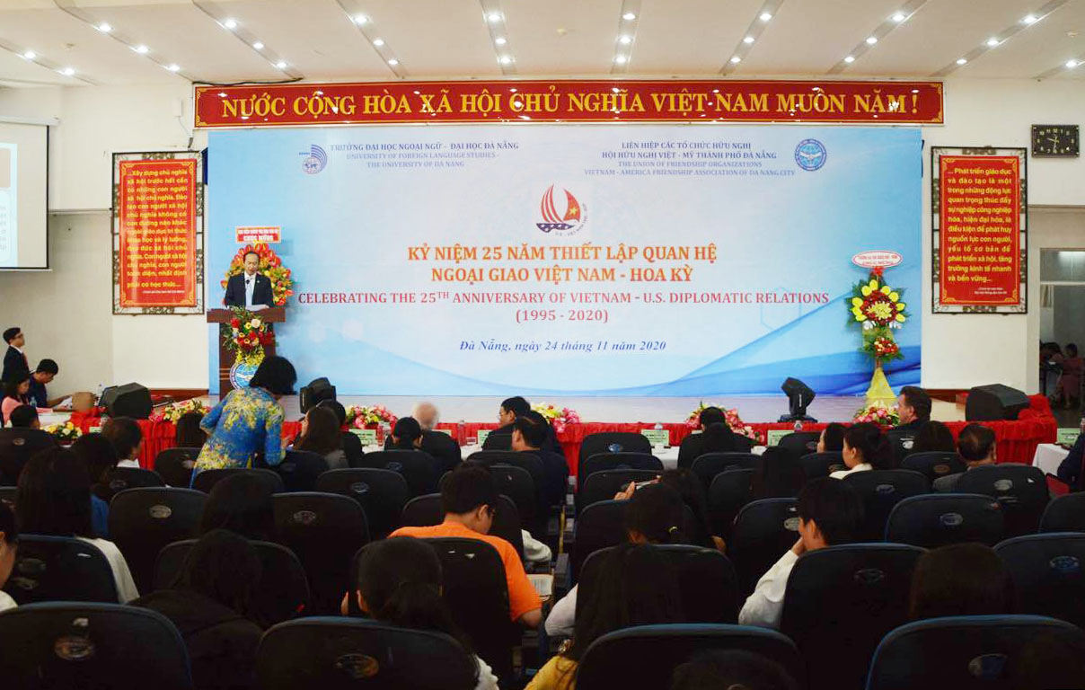Da Nang célébration du 25e anniversaire de la normalisation des relations Vietnam-États-Unis