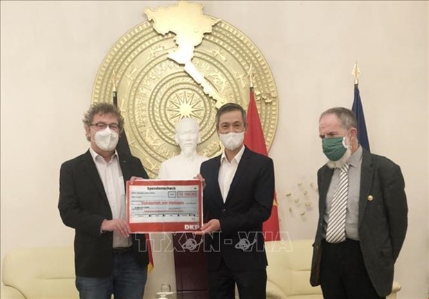 Intempéries le Parti communiste allemand soutient les sinistrés au Centre