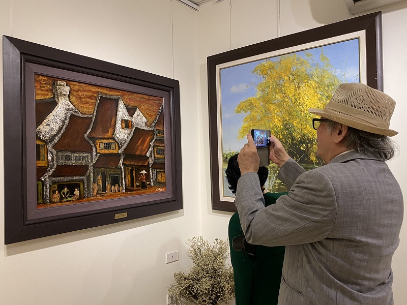 La beauté de l automne de Hanoi dans une exposition de peintures de l ASEAN