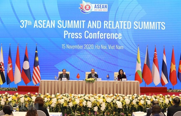 Le PM Nguyen Xuan Phuc souligne le succès du 37e sommet de l ASEAN et sommets connexes