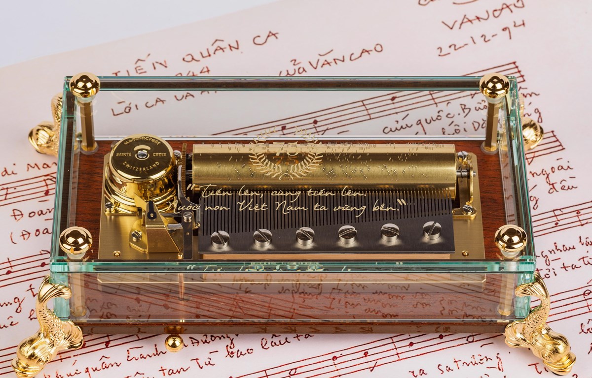L hymne national vietnamien sur un boîte à musique de luxe suisse