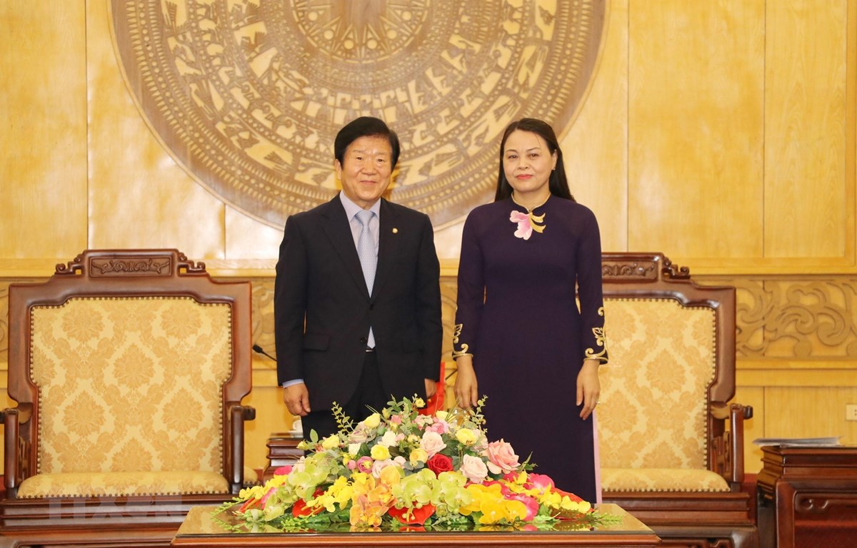 Le président de l’Assemblée nationale sud-coréenne visite Ninh Binh