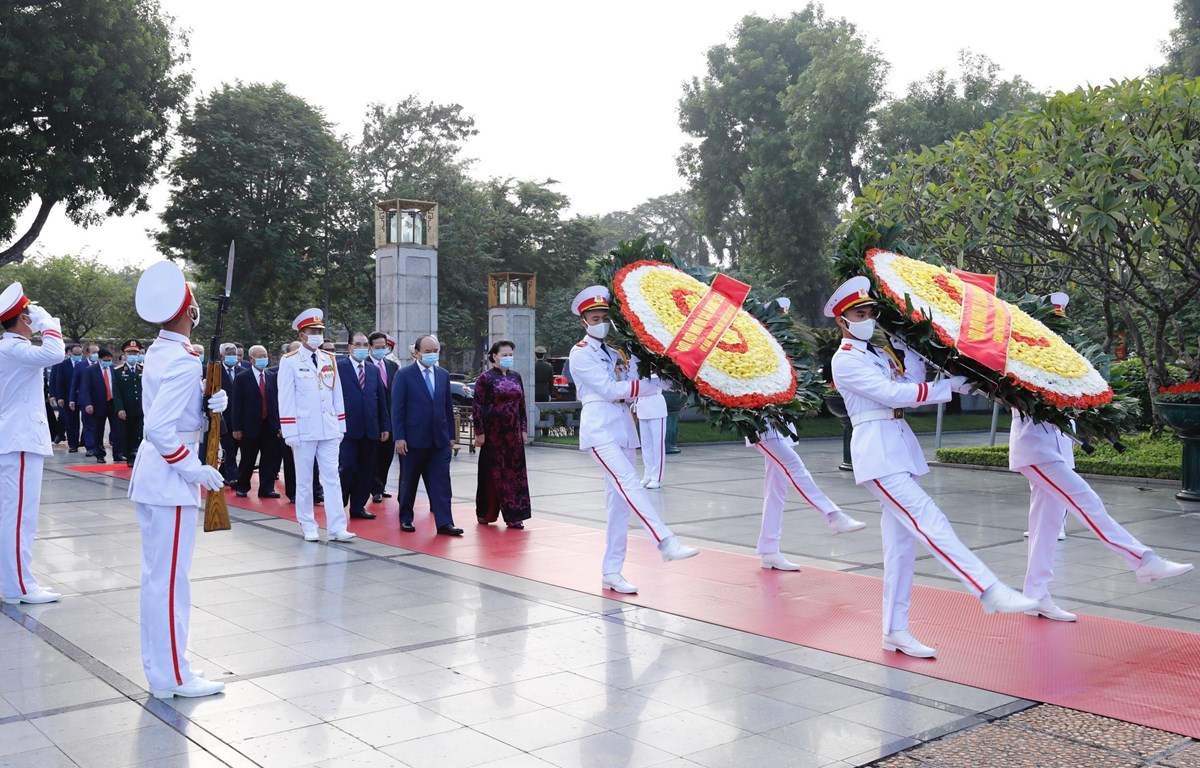 90 ans de la fondation du CC du FPV hommage des hauts dirigeants au Président Hô Chi Minh