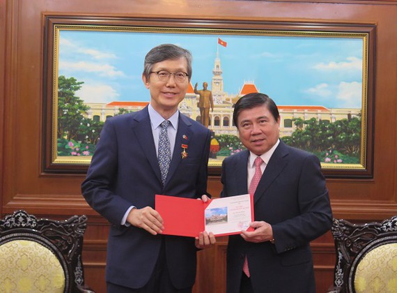 Un dirigeant de Ho Chi Minh-Ville fait grand cas des contributions du consul général de R de Corée