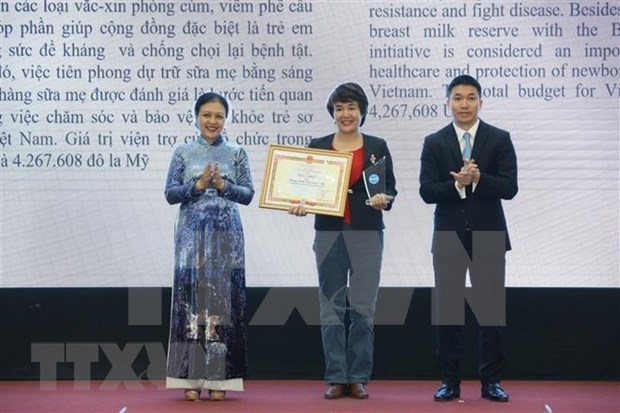 L Union des organisations d’amitié du Vietnam décore 50 ONG étrangères