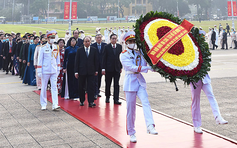 Hommage au Président Hô Chi Minh à l’occasion du 10e Congrès national d émulation patriotique