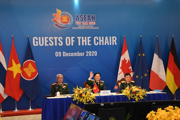 Défense l’ASEAN et des partenaires favorisent la compréhension mutuelle