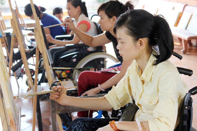 Hanoi Plus de 500 personnes handicapées bénéficiaires d aides financières