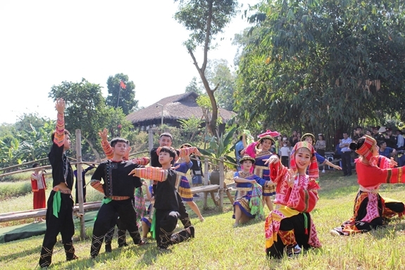 Hanoi Découvrir la culture des ethnies minoritaires à travers «Villages et couleurs des fleurs»