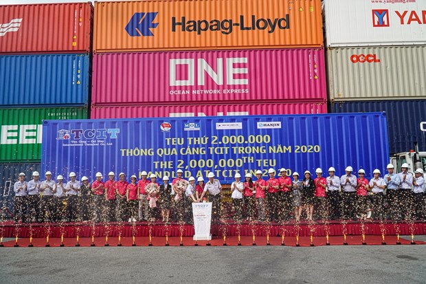 Le port international Tan Cang - Cai Mep accueille le 2 000 000e TEU en 2020