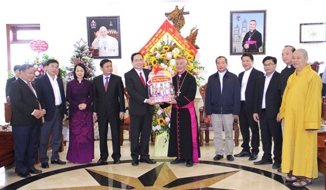 Noël lettre de félicitations du président du CC du Front de la Patrie du Vietnam