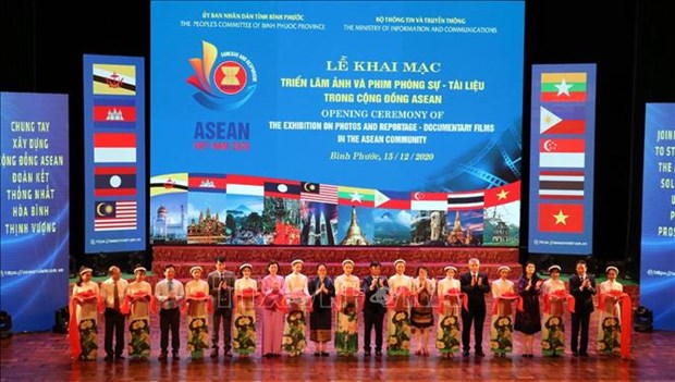 Exposition sur la Communauté de l ASEAN à Binh Phuoc