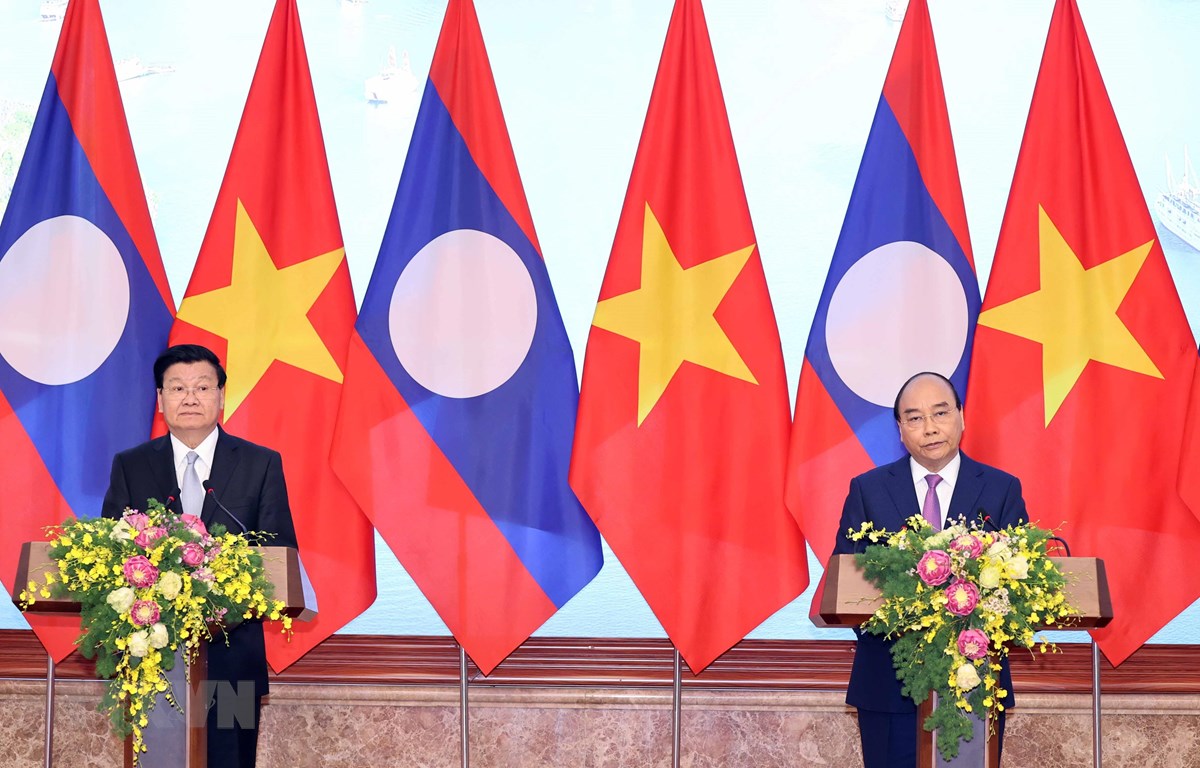Le Premier ministre lao termine sa visite au Vietnam
