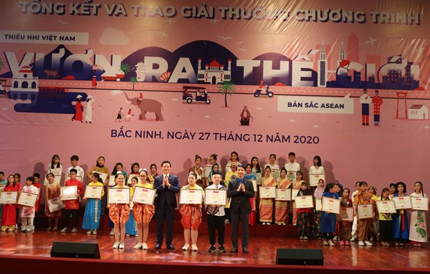 Remise des prix du programme pour les enfants sur le thème de l ASEAN