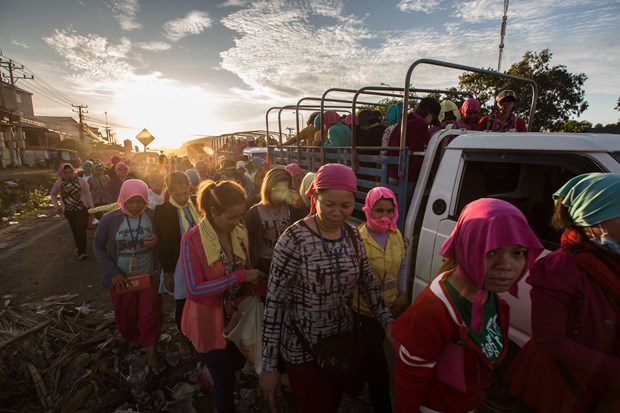 Cambodge 23 millions de dollars remis aux travailleurs touchés par le COVID-19