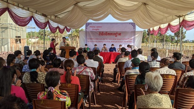 Construction d une maison communautaire pour des personnes d origine vietnamienne au Cambodge