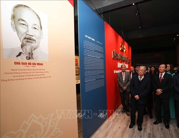 Exposition sur le Parti communiste du Vietnam et ses congrès nationaux à Hanoï