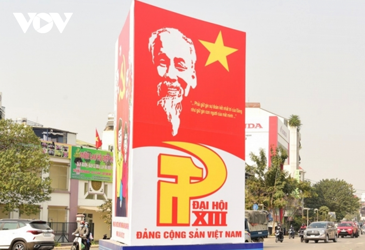 Les Canadiens saluent le leadership du PCV dans les victoires du Vietnam