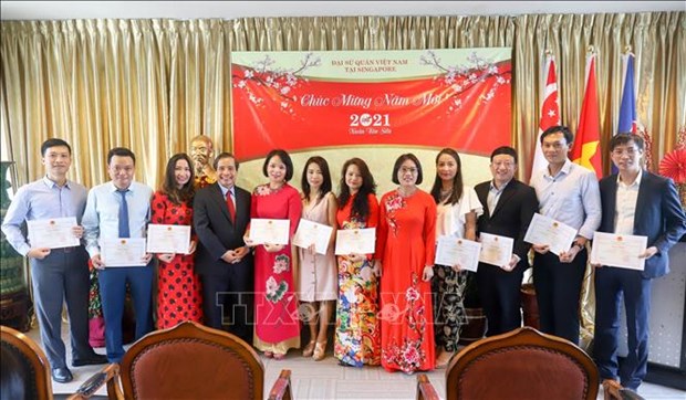 Les Vietnamiens à l’étranger fêtent le Têt traditionnel 2021