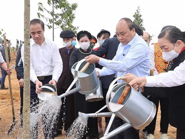 Le PM lance le programme de plantation d un milliard d arbres à Tuyen Quang