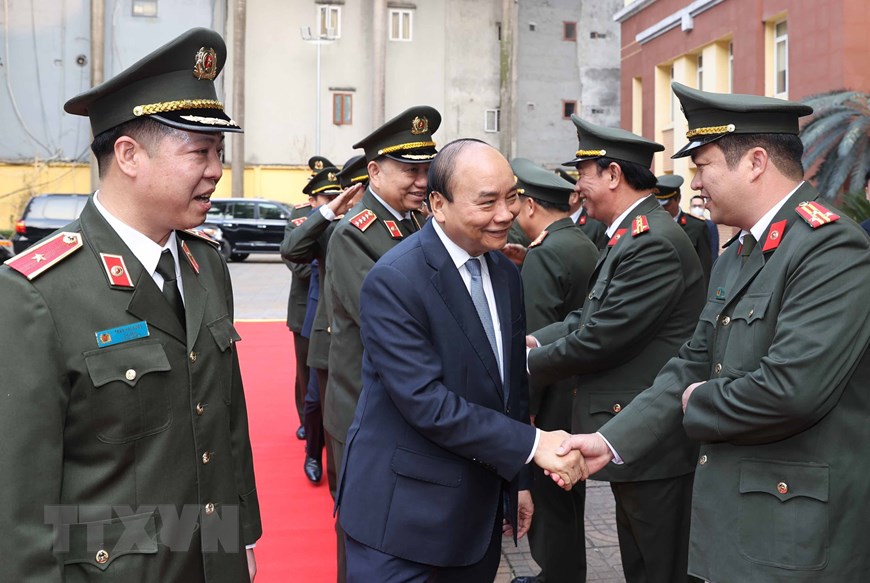 Le Premier ministre inspecte l’état de préparation au combat des forces de police