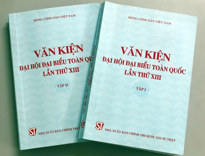 Publication du livre sur les documents du 13e Congrès national du Parti