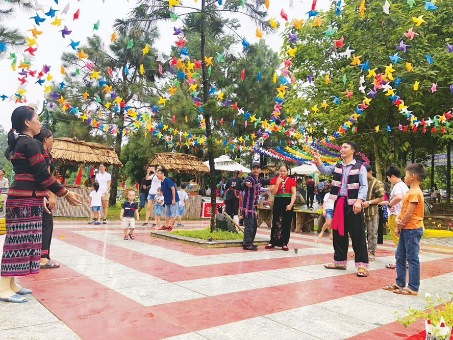 Le Village culturel et touristique des ethnies du Vietnam, une destination prisée