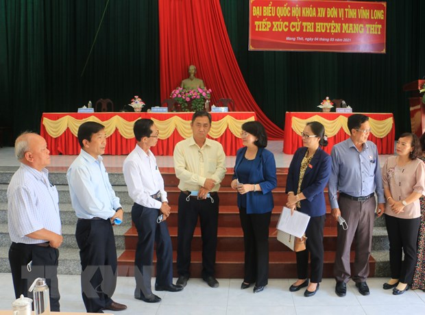La vice-présidente vietnamienne rencontre des électeurs à Vinh Long