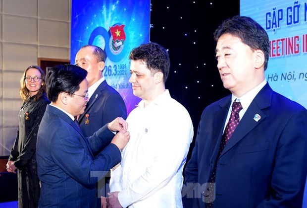 Le Vietnam honore 15 étrangers pour leur contribution au développement des jeunes