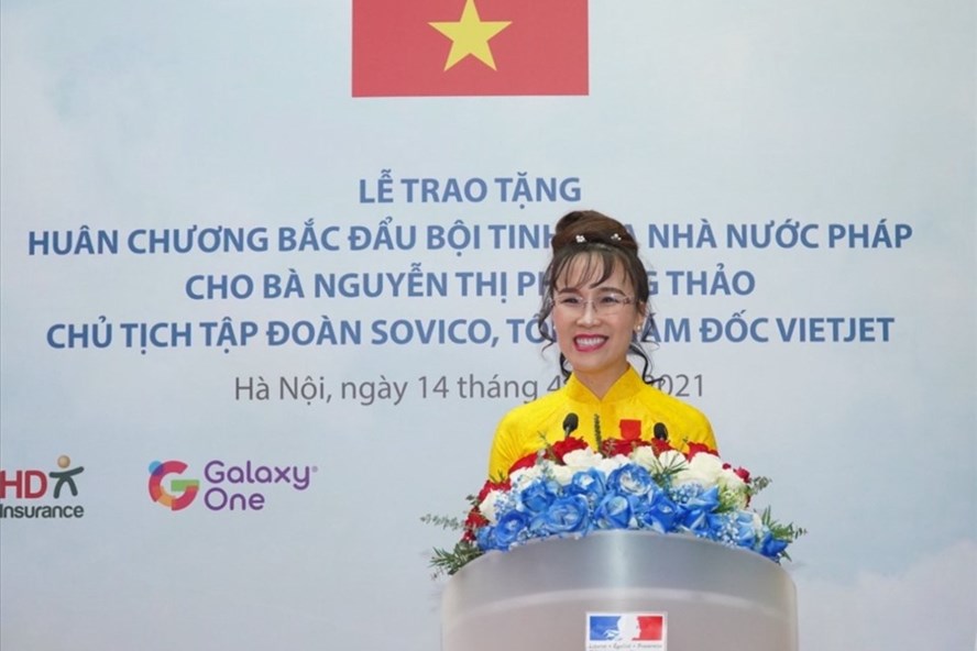 La directrice générale de Vietjet décorée de la Légion d’honneur