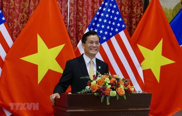 Échange en ligne entre des responsables vietnamien et américain