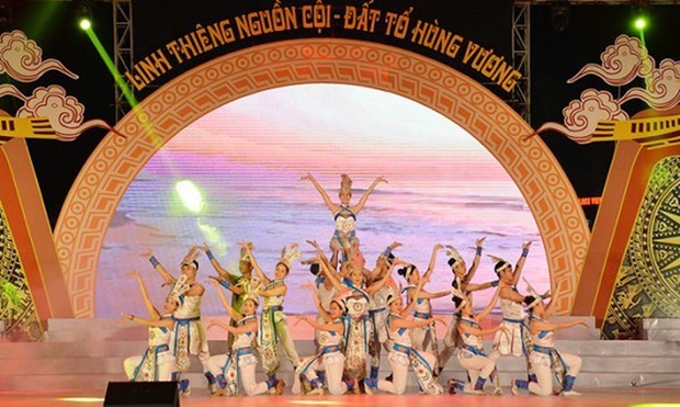 Phu Tho programme artistique en commémoration des rois Hung