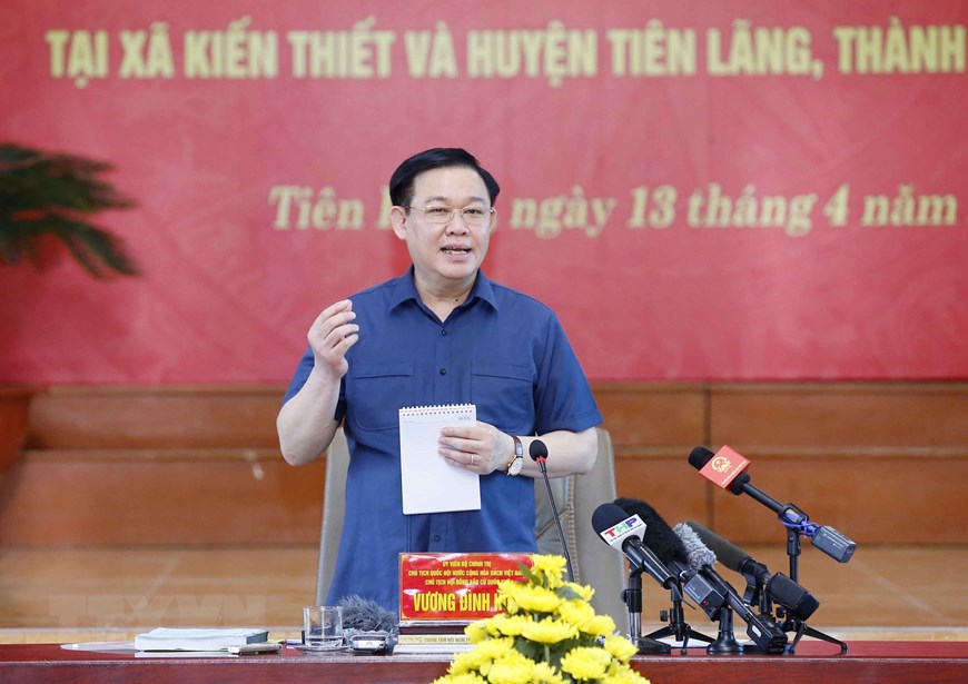 Le président de l’AN inspecte les préparatifs des élections à Tien Lang Hai Phong