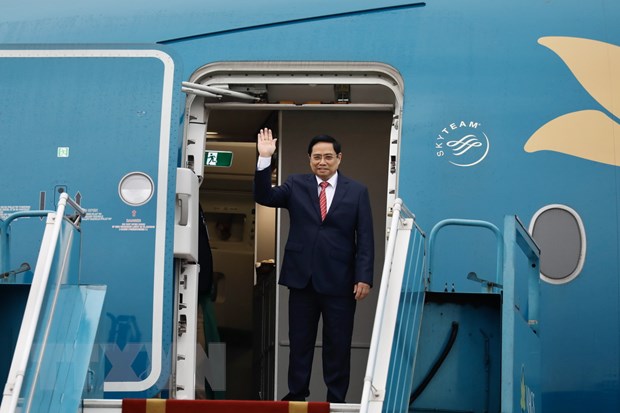 Le Premier ministre quitte Hanoï pour la réunion des dirigeants de l’ASEAN à Jakarta