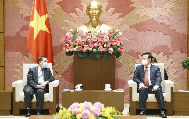Le président de l’Assemblée nationale reçoit l’ambassadeur du Laos