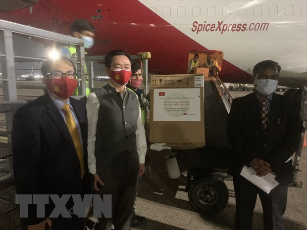 Le Vietnam fait don de matériel médical à l Inde dans la lutte contre le COVID-19
