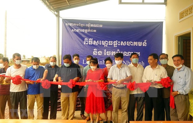 Une maison communautaire pour des personnes d origine vietnamienne au Cambodge