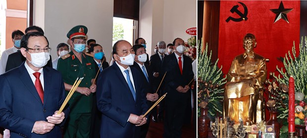 Le président Nguyen Xuan Phuc rend hommage au Président Ho Chi Minh