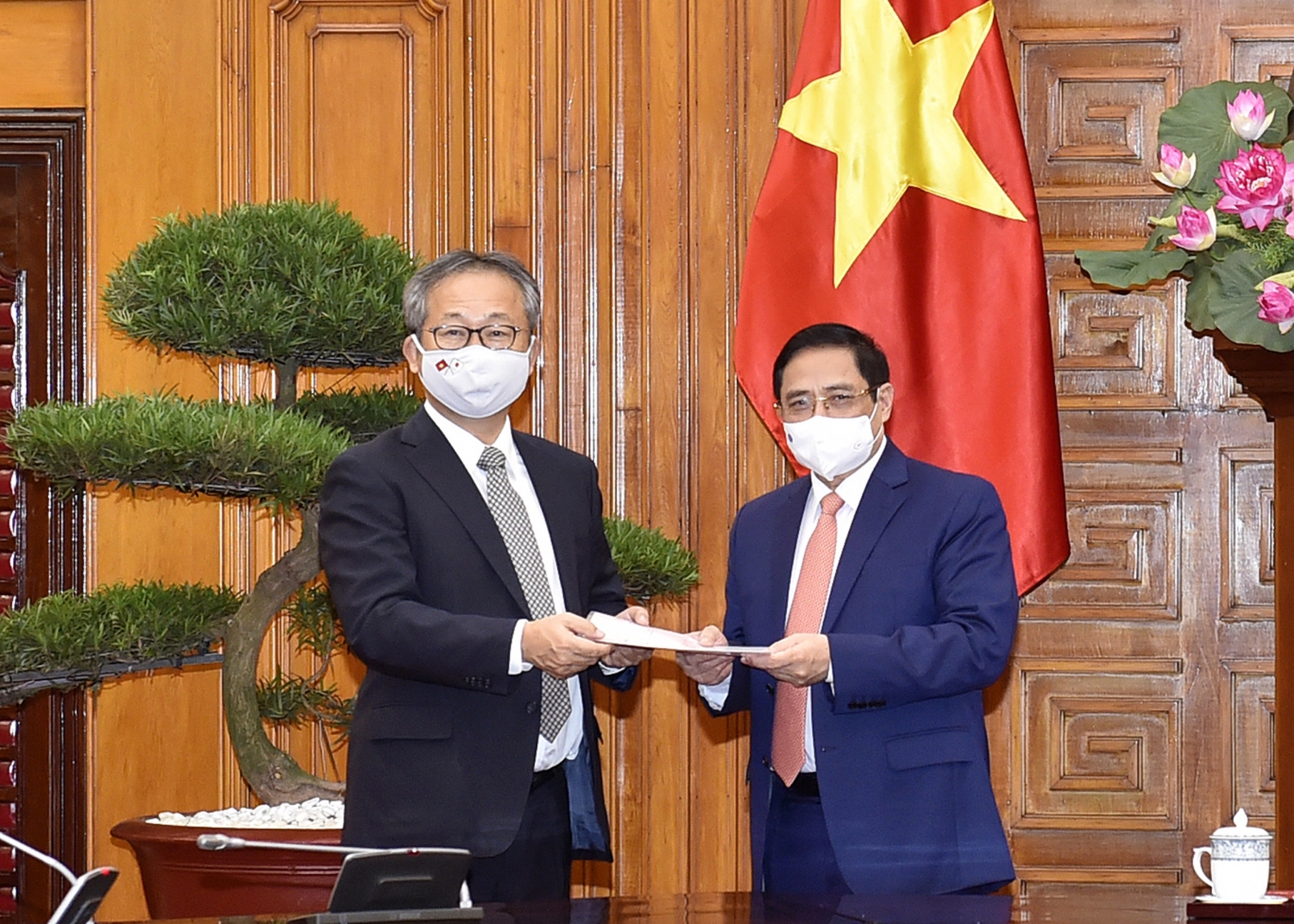 Le Premier ministre Pham Minh Chinh reçoit l ambassadeur du Japon