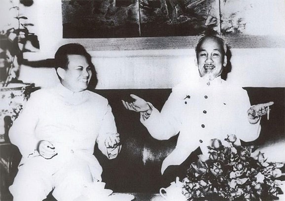Plusieurs grands journaux lao soulignent les relations spéciales Vietnam-Laos