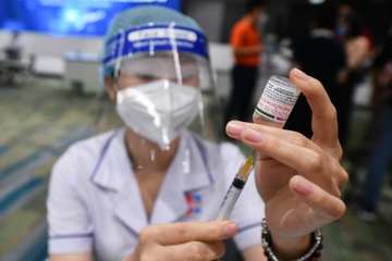 5 777 milliards de dongs transférés au Fonds de vaccins contre le COVID-19