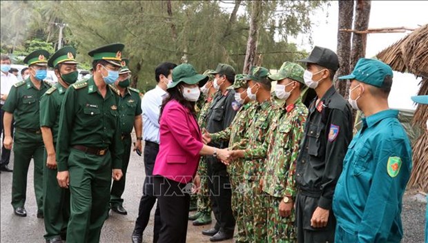 La vice-présidente Vo Thi Anh Xuan rend visite aux forces anti-épidémiques de Kien Giang