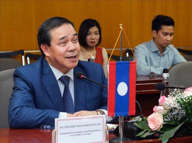 La visite du secrétaire général et président lao Thongloun Sisoulith réaffirme les liens bilatéraux