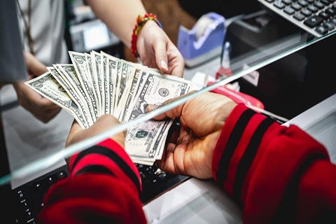 5 mois 2,6 milliards d USD de devises transférées à HCM-Ville