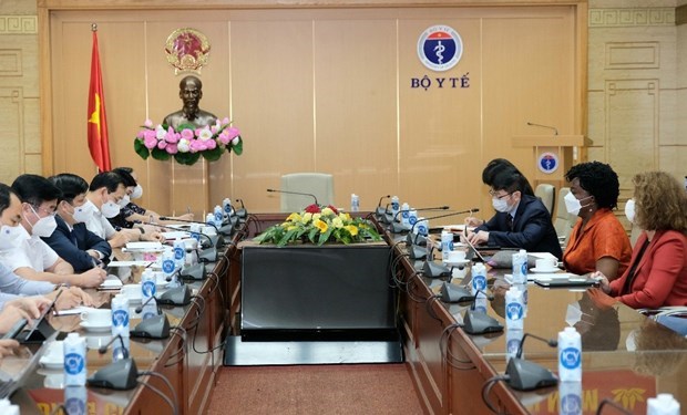 Le Vietnam propose à la BM de soutenir la production de vaccins contre le COVID-19 sur son sol