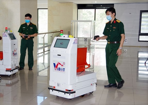 Des robots médicaux dans les zones d isolement à Bac Giang
