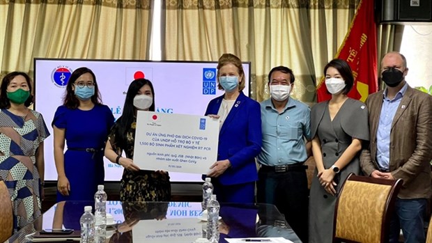 COVID-19  le PNUD soutient plus de 1 500 kits de test RT PCR pour le Vietnam